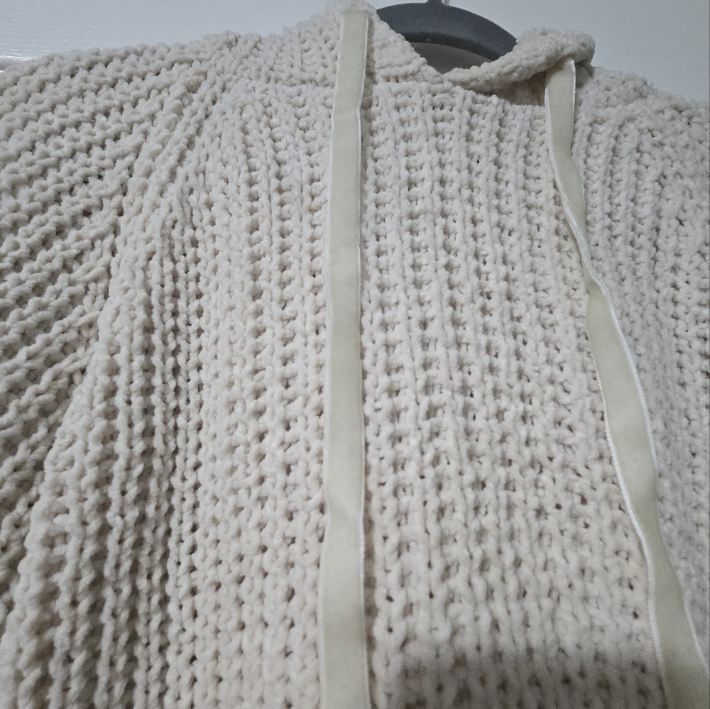 Cropped Hooded Knit Sweater - Picture 3 of 5